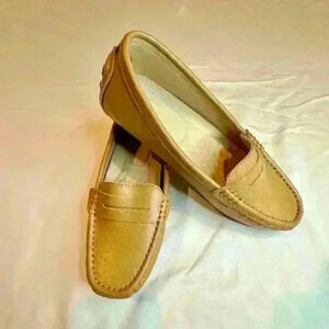 Camel tan slip on loafer movasins size 7.5, faux leather. Vegan, NWOT.